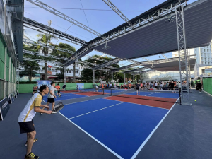 thi-cong-mai-che-di-dong-san-pickleball-3
